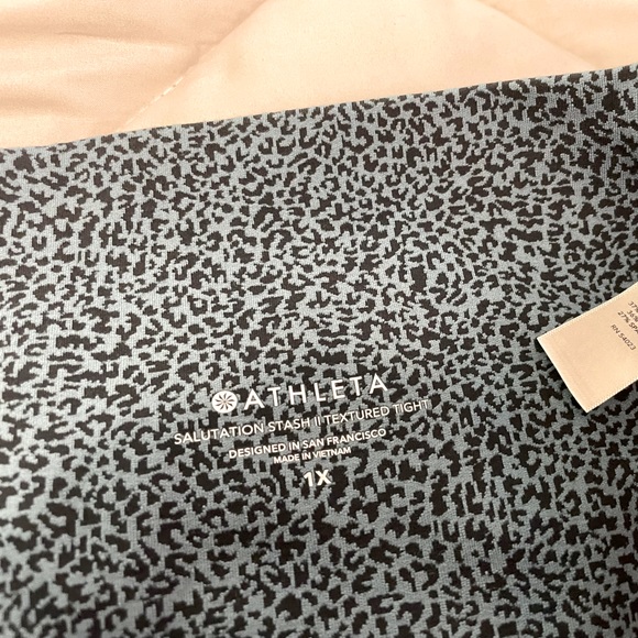 Athleta Pants - Athleta Size XL Salutation Stash II Textured Tight Leggings